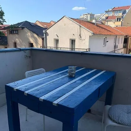 Star With Free Parking Apartment *